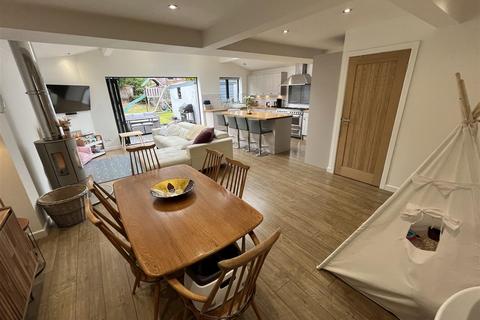 28 Lightborne Road, Sale, M33 5EA