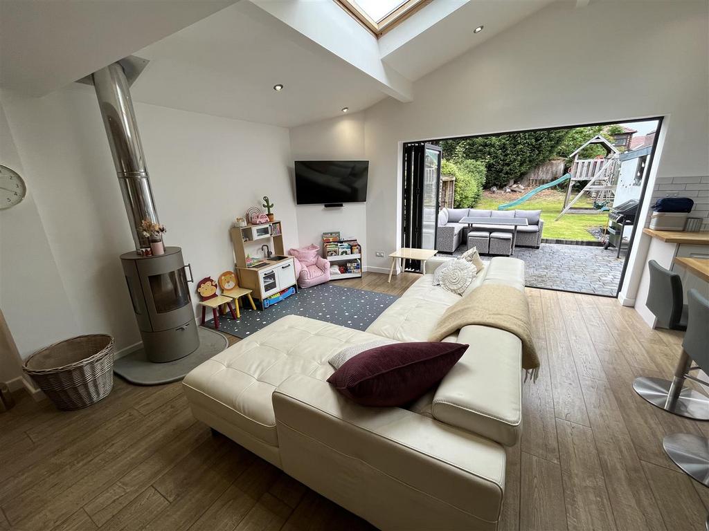 Open Plan Living &amp; Dining Kitchen Aspect 3.jpg