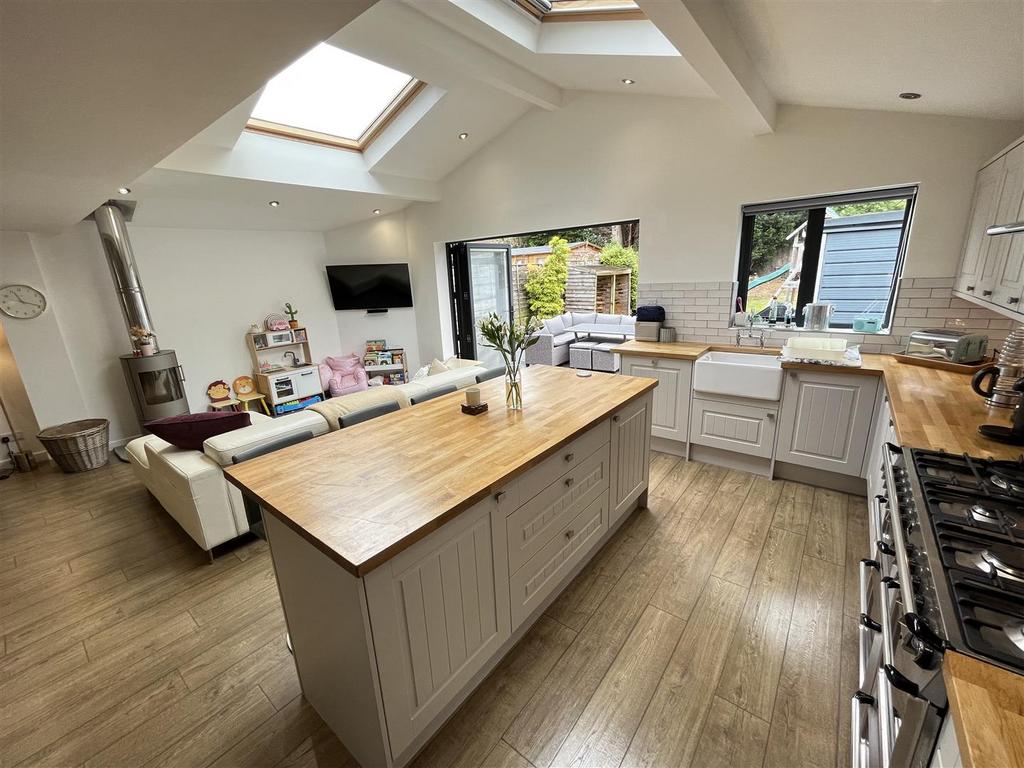 Open Plan Living &amp; Dining Kitchen Aspect 5.jpg