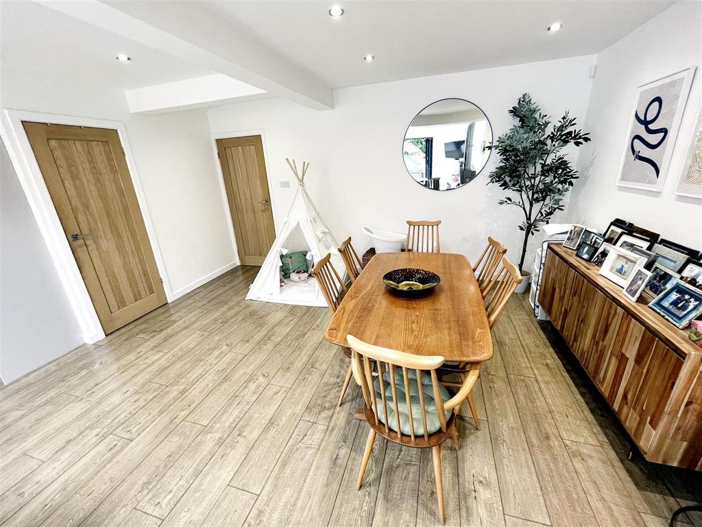 Open Plan Living &amp; Dining Kitchen Aspect 9.jpg