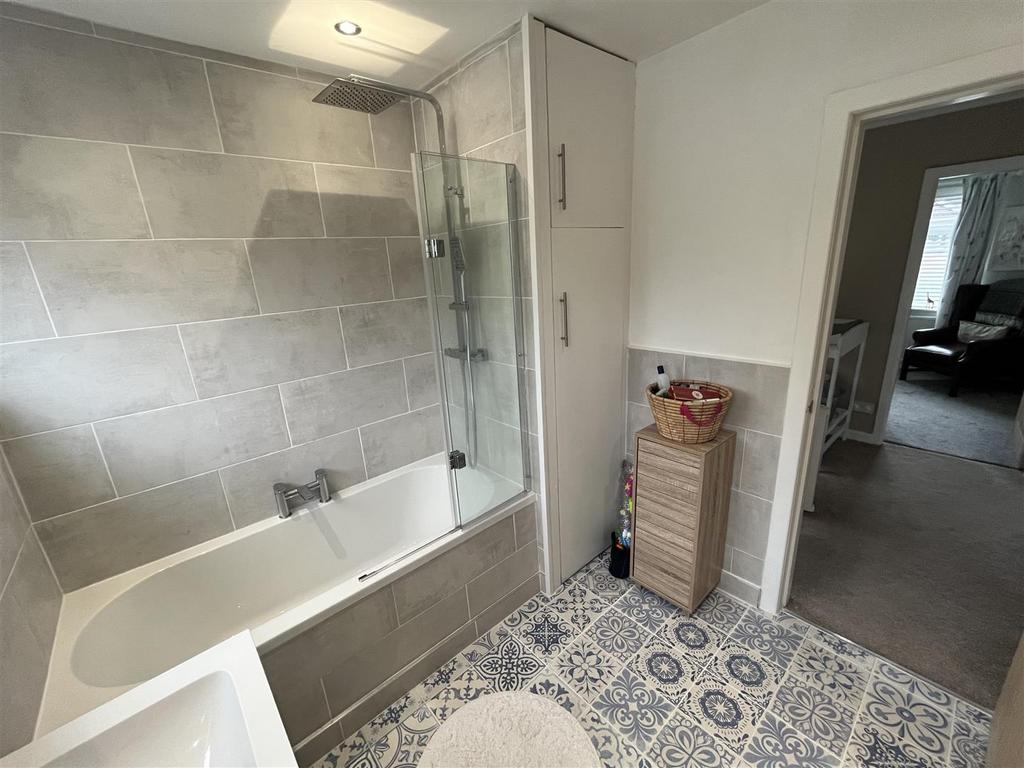 Bathroom Aspect 2