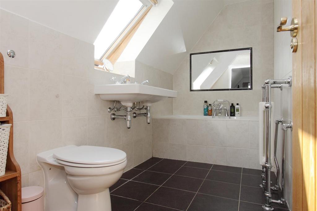 Shepherds Lodge - Bathroom