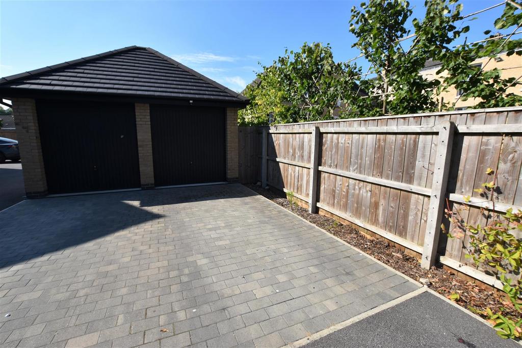 Single Garage with Car Parking Space.jpg