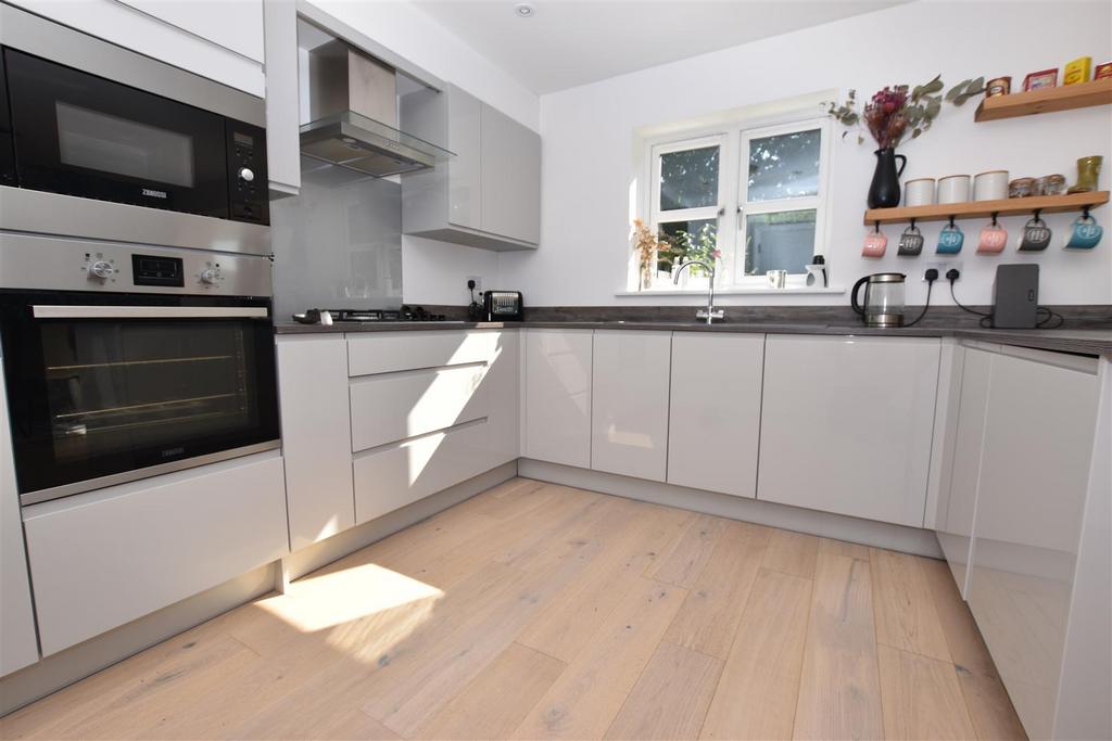 Kitchen Area.JPG
