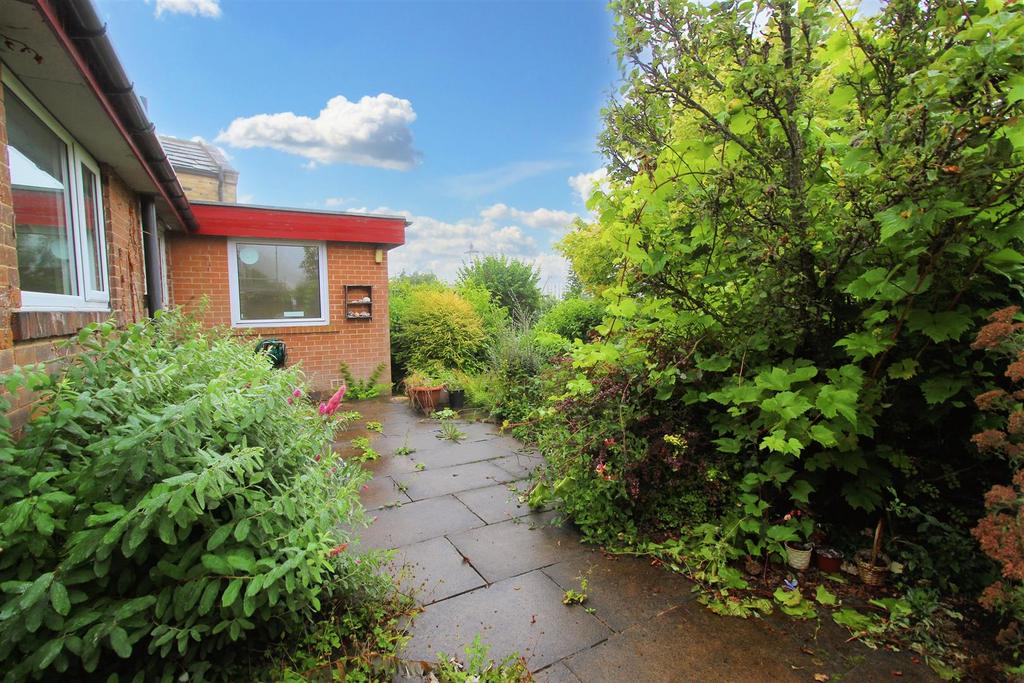 Kaye Lane, Almondbury, Huddersfield, HD5 8XU 1 bed detached bungalow