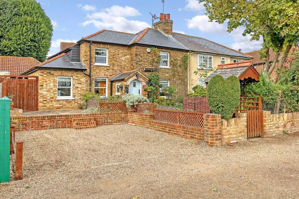 Bushey Lea, Ongar 3 bed semidetached house for sale £625,000