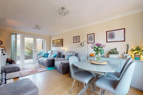 56 Medhurst Crescent, Gravesend, DA12 4HQ