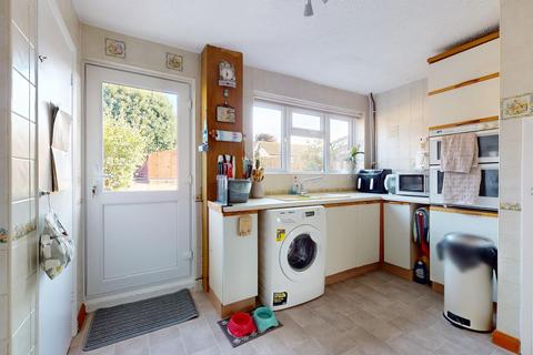 56 Medhurst Crescent, Gravesend, DA12 4HQ