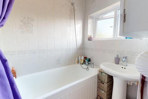 56 Medhurst Crescent, Gravesend, DA12 4HQ