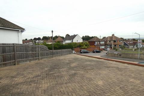 2 Taunton Vale, Gravesend, DA12 5QY