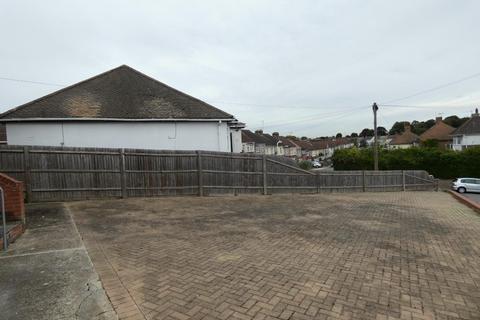 2 Taunton Vale, Gravesend, DA12 5QY