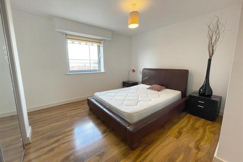 Studio to rent, Islington Gates, 4 Fleet Street