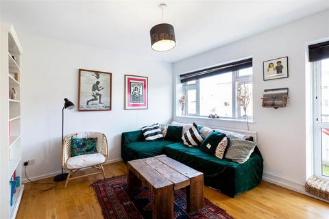 2 bedroom flat for sale - Lawson Court, Stroud Green
