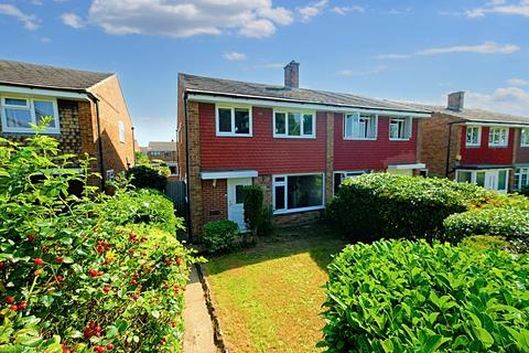 3 bedroom semi-detached house for sale - Robin Way, Chelmsford CM2