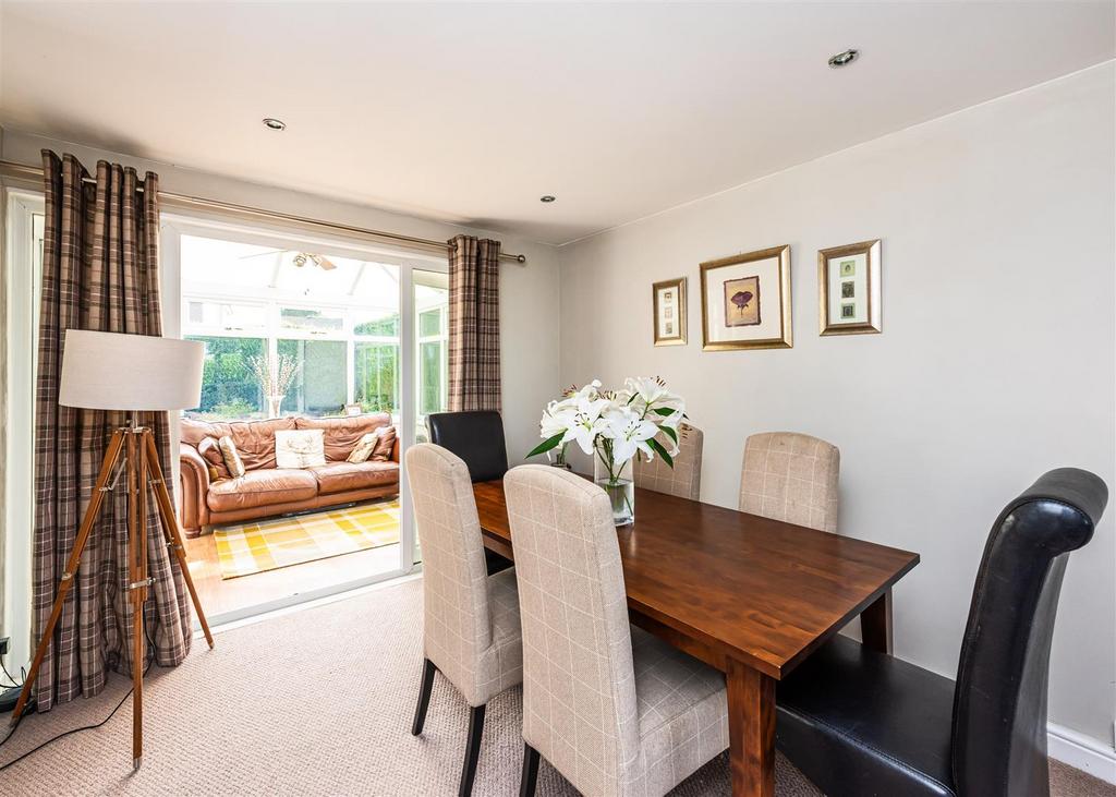 4 Beech Close-dining.jpg