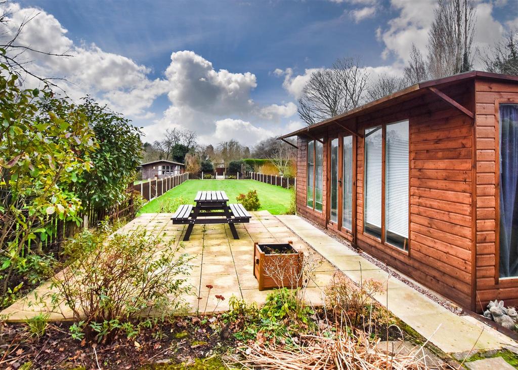 19a Woodfield Avenue - Garden.jpg