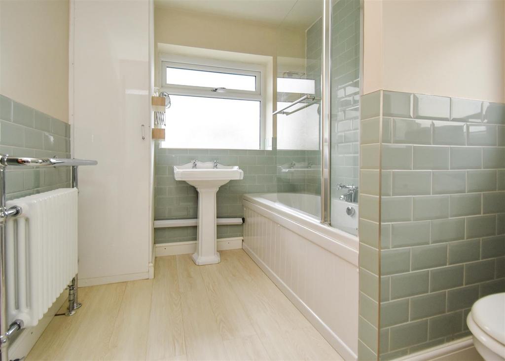 19a Woodfield Avenue - Bathroom.jpg