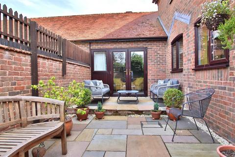 3 bedroom detached house for sale, The Old Barns, Strensham, Worcester