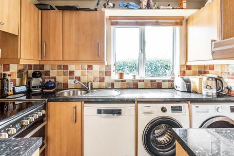 44 Barnfield Way, Oxted, RH8 9QF