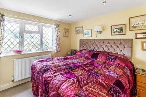 44 Barnfield Way, Oxted, RH8 9QF