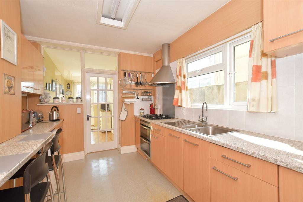 Highgate Road, Copnor, Portsmouth, Hampshire 3 bed terraced house for