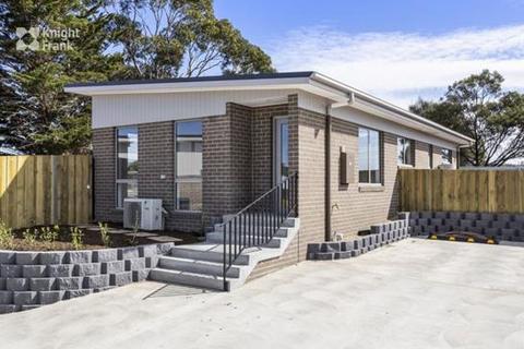 3 bedroom house, 1 and 2/7 Amos Place, Swansea, TAS 7190
