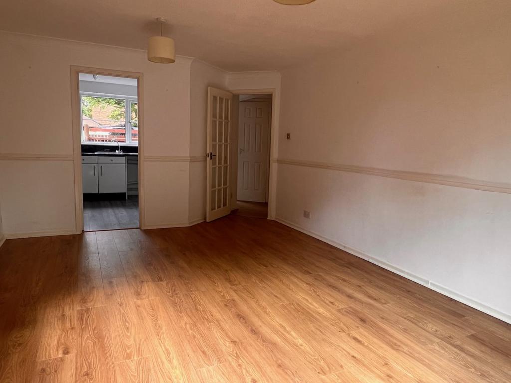 Courtney Park Road, Langdon Hills 1 bed flat to rent £1,150 pcm (£265 pw)