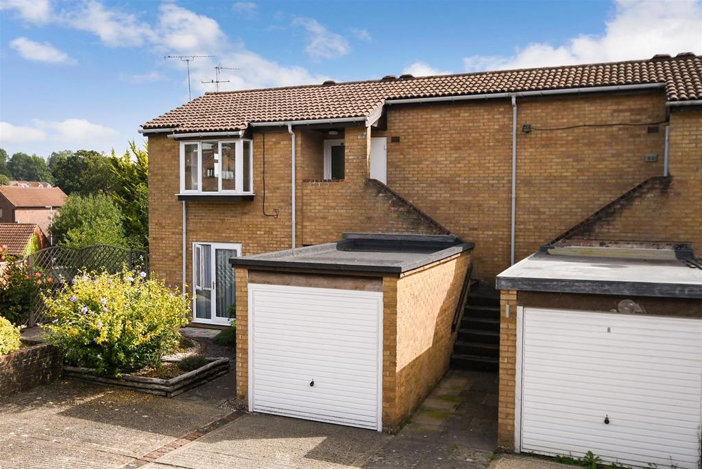 Stuart Way, East Grinstead, West Sussex 1 bed £200,000