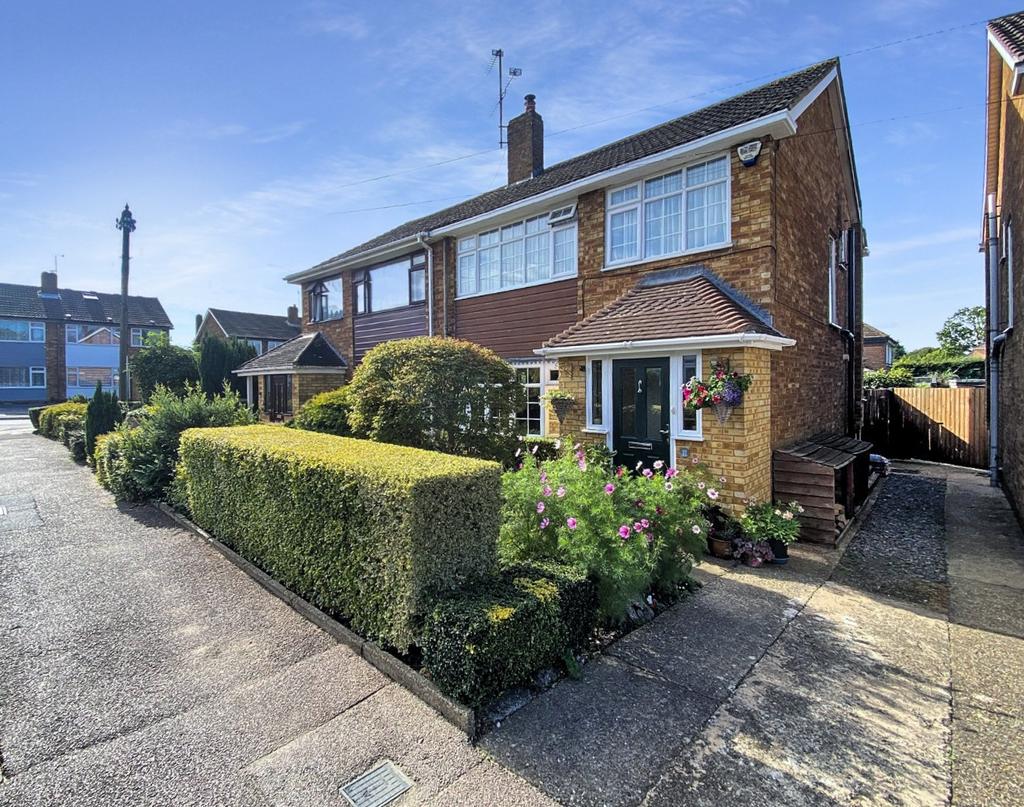 Swifts Green Road, Luton... 3 bed semidetached house £375,000
