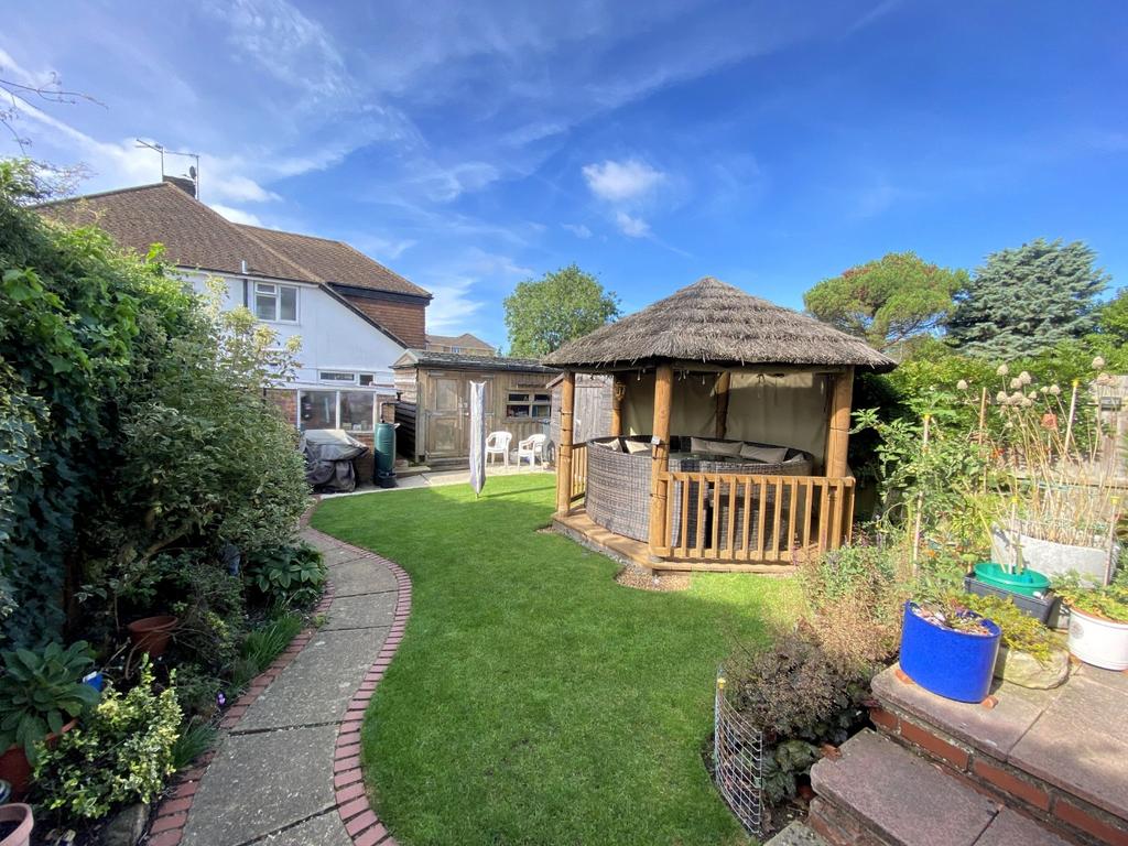 Swifts Green Road, Luton, Bedfordshire, LU2 8BW 3 bed semidetached