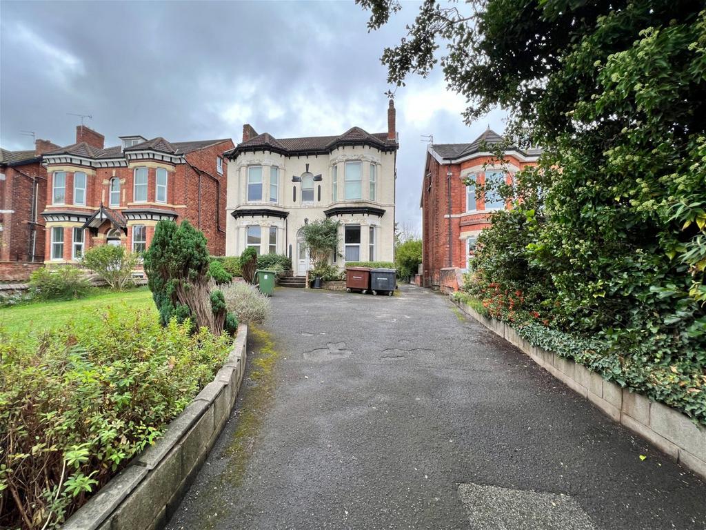 Scarisbrick New Road, Southport... 1 bed flat £75,000