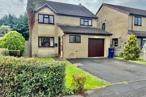 7 Black Lawn, Gillingham, SP8 4SD
