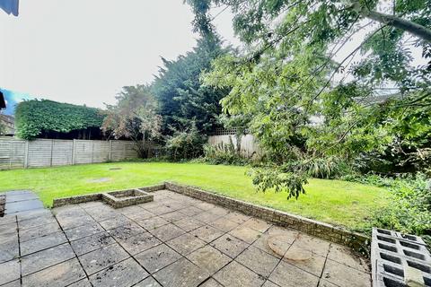7 Black Lawn, Gillingham, SP8 4SD