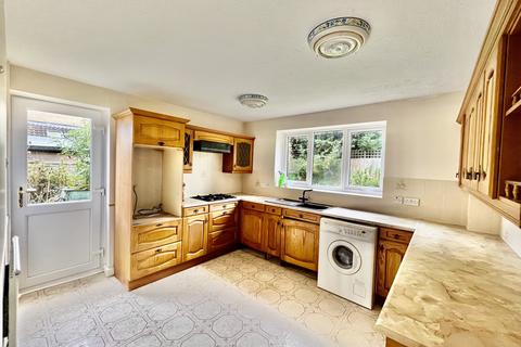 7 Black Lawn, Gillingham, SP8 4SD