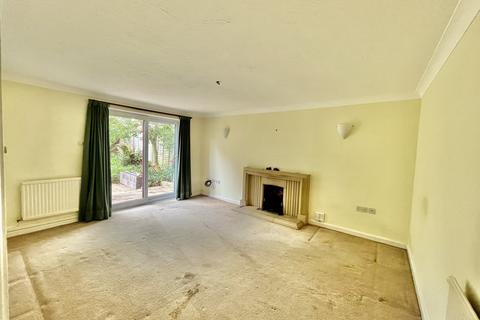 7 Black Lawn, Gillingham, SP8 4SD