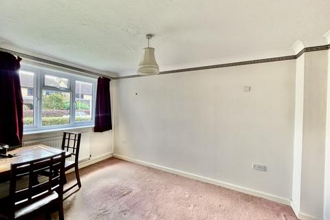 7 Black Lawn, Gillingham, SP8 4SD