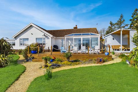 4 bedroom detached bungalow for sale - The Boarlands, Port Eynon, Gower, SA3