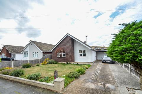 2 bedroom detached bungalow for sale - Thorpe Bay, Essex SS1