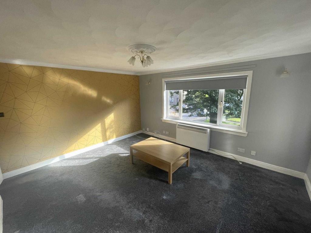 Iona Road, Renfrew 3 bed flat £850 pcm (£196 pw)