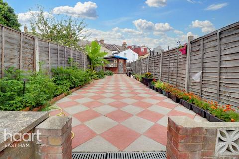 2 bedroom terraced house for sale, Grosvenor Gardens, London