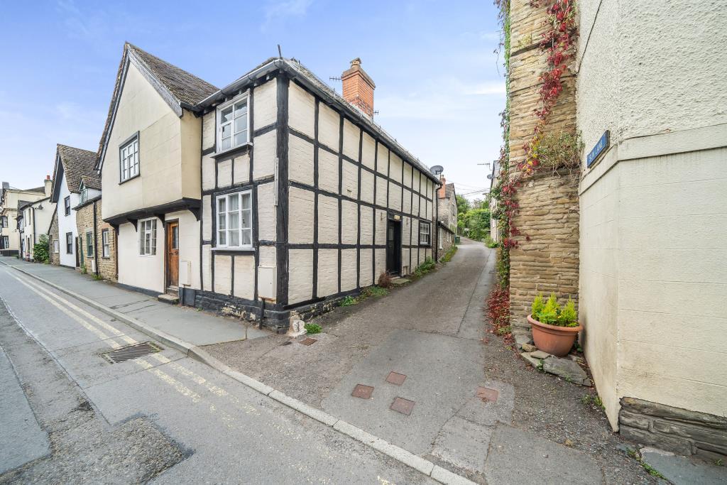 Kington, Herefordshire, HR5 2 bed end of terrace house for sale £120,000