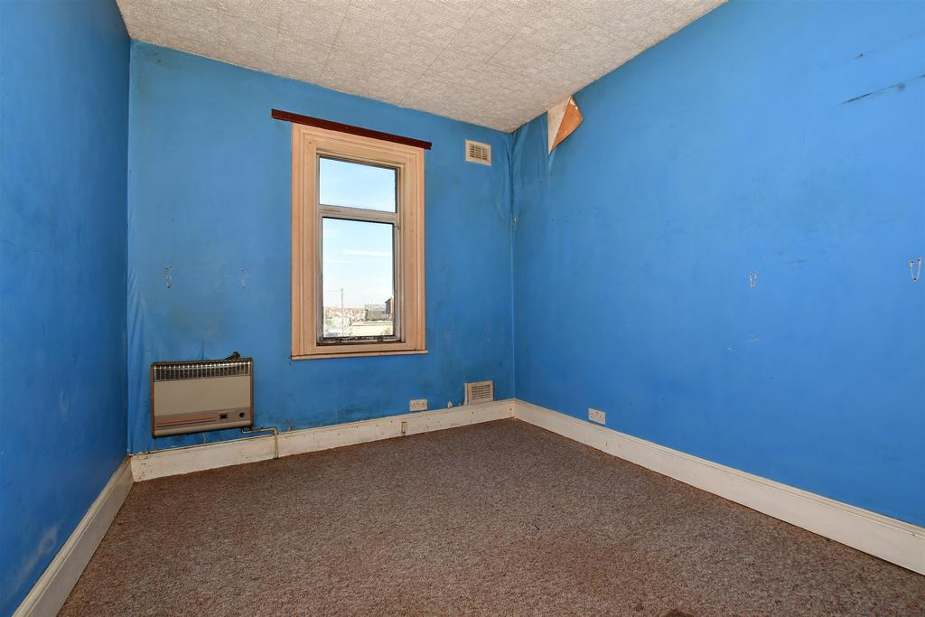 Gordon Road, Dartford, Kent 1 bed flat £100,000