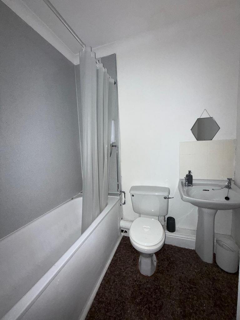 Apartment in Ammanford - View 4