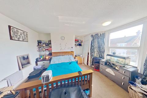 39 Beaconsfield Avenue, Dover, CT16 2LT