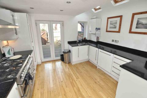 3 bedroom terraced house to rent, Cross Street, St. Clements *Student/Sharer Property 2026*