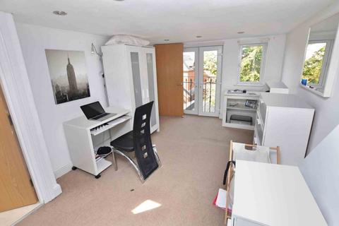 3 bedroom terraced house to rent, Cross Street, St. Clements *Student/Sharer Property 2026*