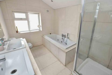 3 bedroom terraced house to rent, Cross Street, St. Clements *Student/Sharer Property 2026*