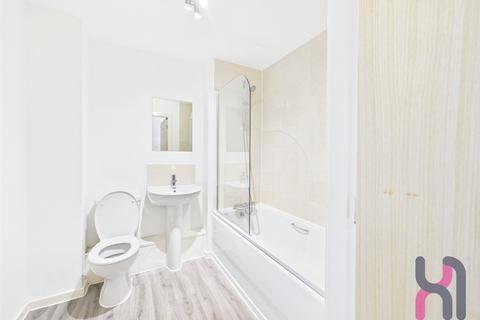 2 bedroom flat to rent, Spinner House, 1A Elmira Way, Salford, M5