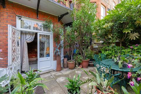 3 bedroom flat for sale, Sutherland Avenue, London, W9