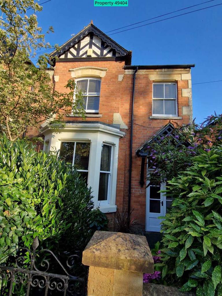 Bath Road, Banbury, OX16 4 bed semidetached house £575,000